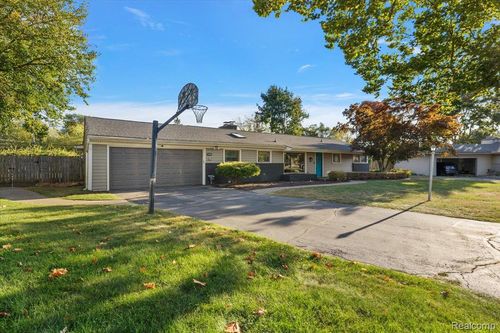 7496 Cornwall Ct, West Bloomfield, MI, 48322-4073 | Card Image