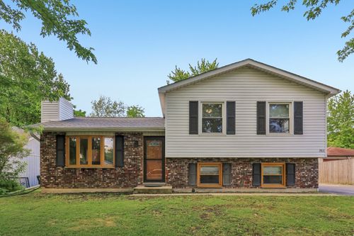 1913 Burr Oak Ln, Lindenhurst, IL, 60046-9285 | Card Image
