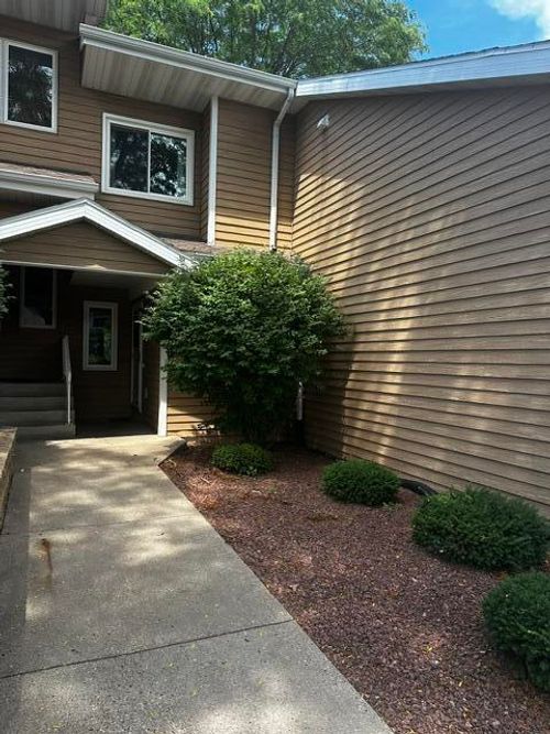 109 Creek Edge Ct, Waunakee, WI, 53597-1470 | Card Image