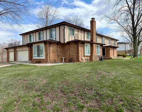 11904 E 14 Mile Rd, Warren, MI, 48093-1075 | Card Image