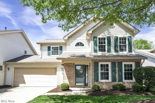 6804 Meadow Ln, Middleburg Heights, OH, 44130-8383 | Card Image