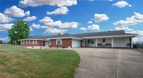 1490 Olde Stable Ln, Moon Township, PA, 15108-3810 | Card Image