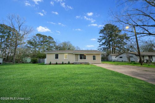 352 Beverly Cir, Crystal Springs, MS, 39059-2405 | Card Image