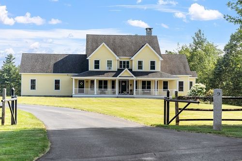 9 Sequoia Dr, Lunenburg, MA, 01462-1055 | Card Image