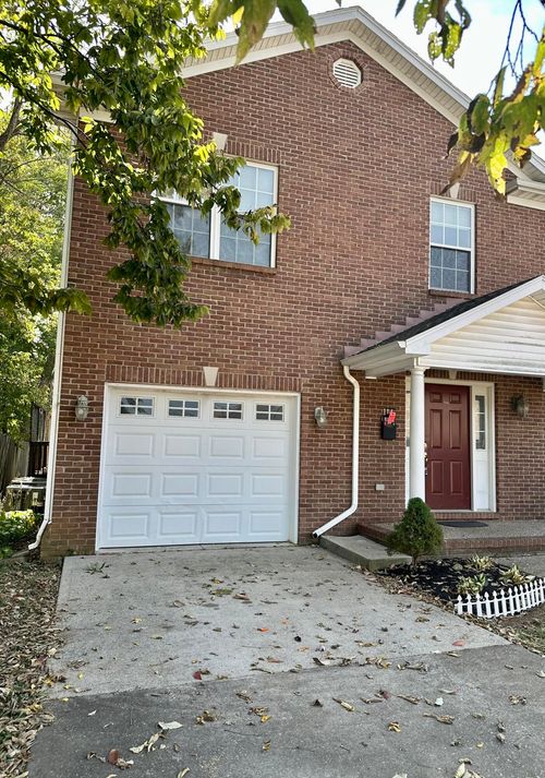 114 W Green St, Versailles, KY, 40383-1210 | Card Image