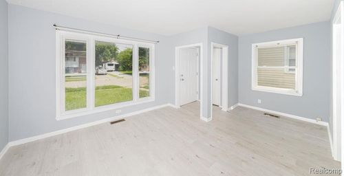 23383 Cayuga Ave, Hazel Park, MI, 48030-2703 | Card Image