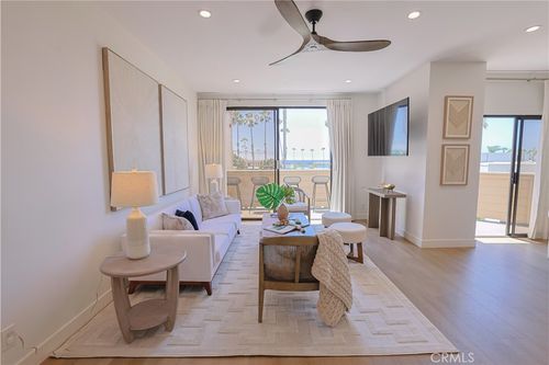 6-150 Village Cir, Manhattan Beach, CA, 90266-7219 | Card Image