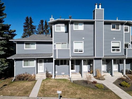 35 - 200 Shawnessy Drive Sw, Home with 2 bedrooms, 1 bathrooms and 1 parking in Calgary AB | Card Image