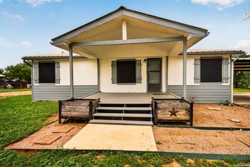 147 County Road 6841, Lytle, TX, 78052 | Card Image