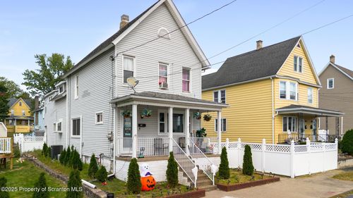 407 Butler St, Dunmore, PA, 18512-2811 | Card Image