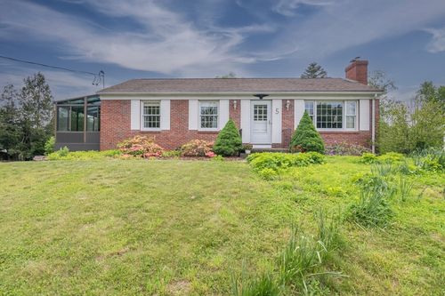 5 Norman Cir, Turners Falls, MA, 01376-1601 | Card Image