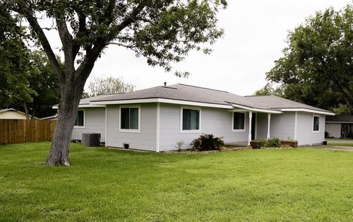 214 South St, Schulenburg, TX, 78956-2233 | Card Image