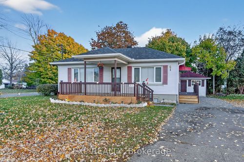 41 5th St W, Morrisburg, ON, K0C1X0 | Card Image