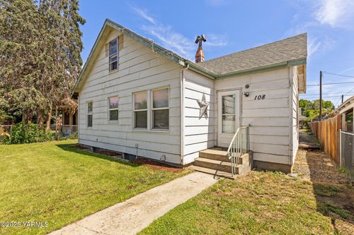108 S Fir St, Toppenish, WA, 98948-1107 | Card Image