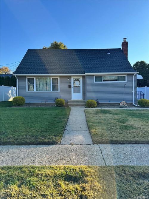 757 Van Buren Ave, East Meadow, NY, 11554-4621 | Card Image