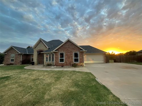 1319 Poko Mtn, Lawton, OK, 73507-8406 | Card Image