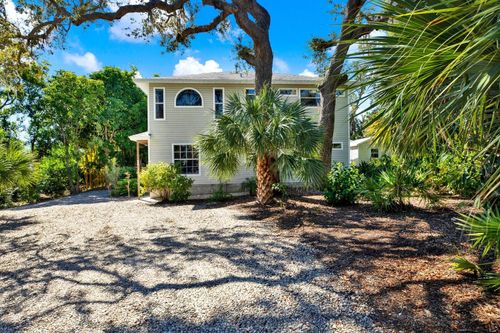 201 Georgia Ave, Crystal Beach, FL, 34681 | Card Image