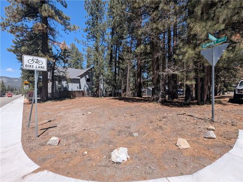 689 Summit Blvd, Big Bear Lake, CA, 92315-2309 | Card Image