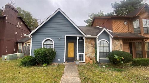 875 Heritage Oaks Dr, Stone Mountain, GA, 30088-2027 | Card Image