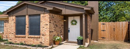 811 Woodland Ct, Kennedale, TX, 76060-5450 | Card Image