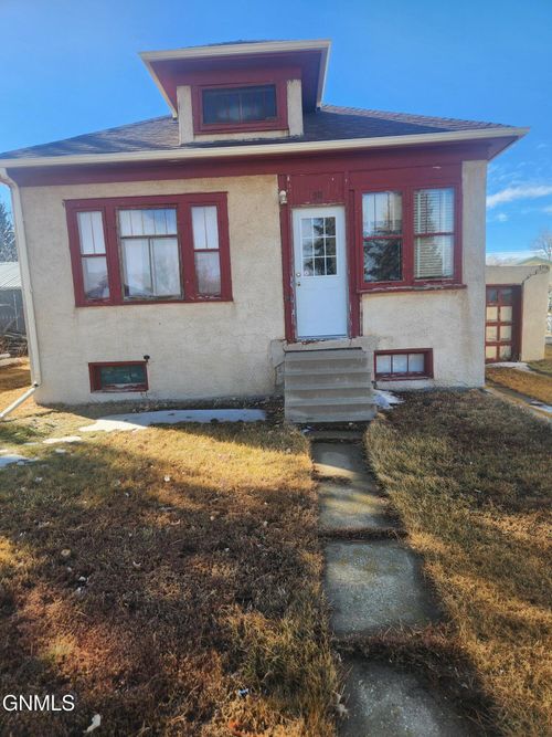 311 B St S, Glen Ullin, ND, 58631 | Card Image
