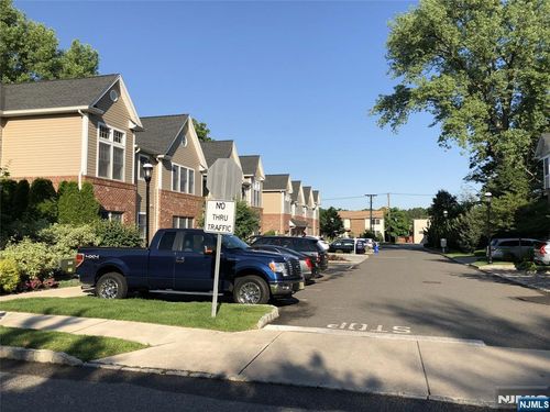 12 Hemlock Ln, Tenafly, NJ, 07670-1743 | Card Image