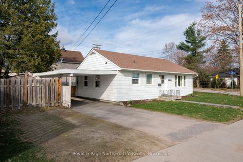 1208 Gorman St, North Bay, ON, P1B2Y1 | Card Image