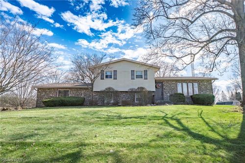 3878 Sprucehaven St Nw, Uniontown, OH, 44685-8605 | Card Image