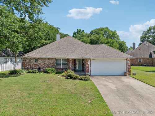 2305 W Twin Oaks Street, Broken Arrow, OK, 74011 | Card Image