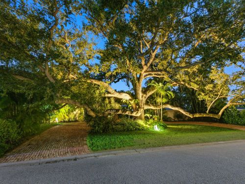 2511 Goldenrod St, SARASOTA, FL, 34239-5419 | Card Image