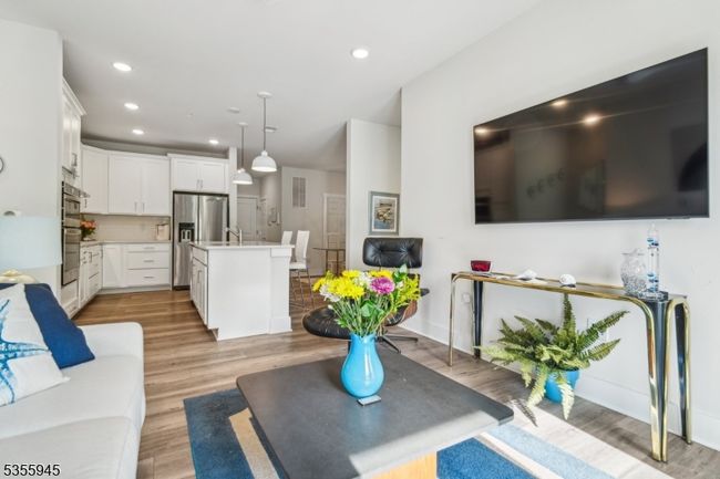 UNIT-103 - 2 Vanderbilt Blvd, Townhouse with 2 bedrooms, 2 bathrooms and null parking in Florham Park NJ | Image 8