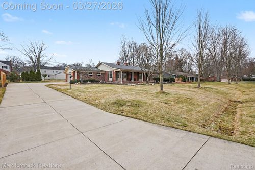 3436 Paddington Dr, Troy, MI, 48084-1243 | Card Image