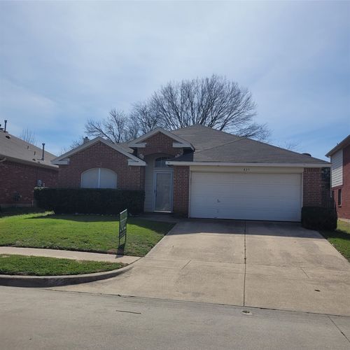 825 Stafford Station Dr, Saginaw, TX, 76131-4911 | Card Image