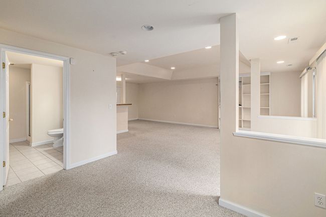 2250 Willow Tree Dr, Condo with 2 bedrooms, 3 bathrooms and null parking in Brighton MI | Image 17