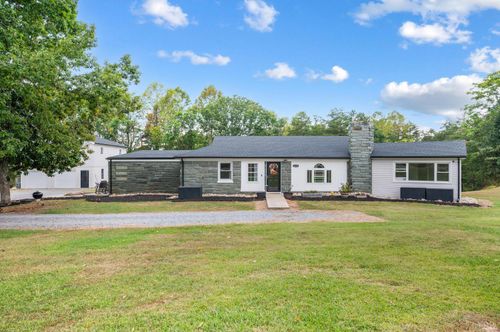 3270 Wards Rd, Altavista, VA, 24517-4057 | Card Image