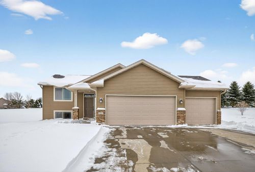 831 20th Ave Se, Pine Island, MN, 55963-7734 | Card Image