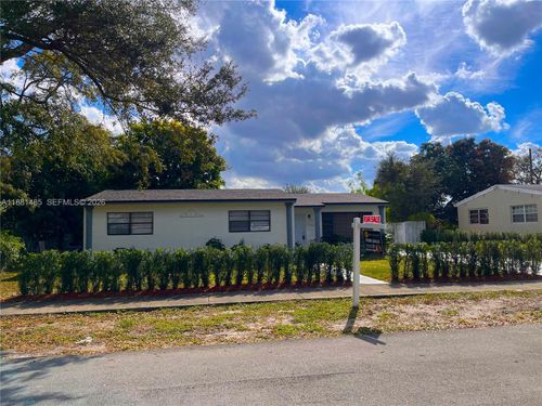 2960 Nw 165th St, Miami Gardens, FL, 33054-6440 | Card Image