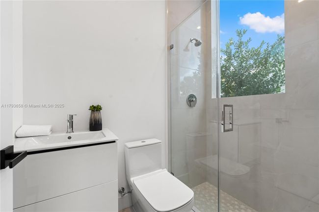 4951 University Dr, Townhouse with 3 bedrooms, 5 bathrooms and null parking in Coral Gables FL | Image 35