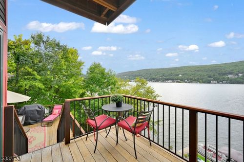 10 Van Orden Ln, Greenwood Lake, NY, 10925-2405 | Card Image