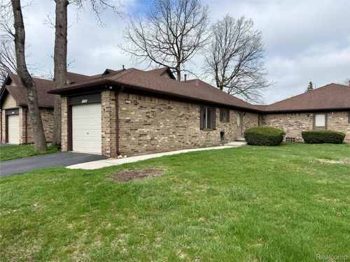 3793 Heritage Pkwy, Dearborn, MI, 48124-3195 | Card Image