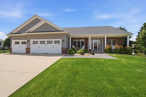 110 White Tail St, Hudson, IL, 61748-7692 | Card Image