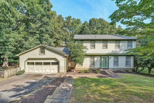2825 Fairway Forest Dr, Salem, VA, 24153-7400 | Card Image