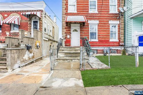 82 Randolph Ave, Clifton, NJ, 07011-1561 | Card Image