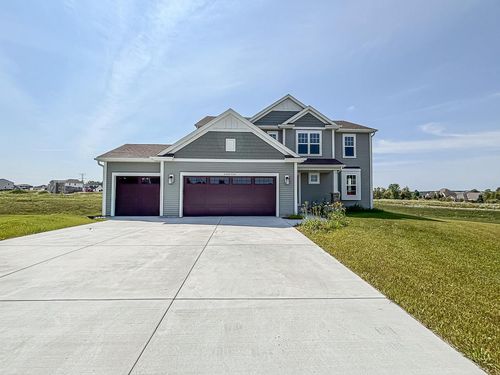 W194N15744 East Gate Court, Jackson, WI, 53037 | Card Image