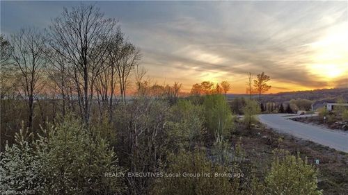 22 Kenreta Dr, North Bay, ON, P1B | Card Image