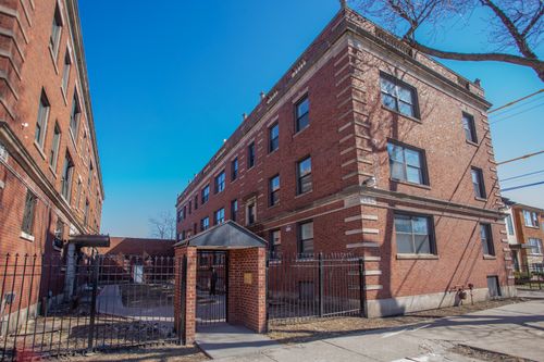 1-7505 S Yates Blvd, Chicago, IL, 60649-5838 | Card Image