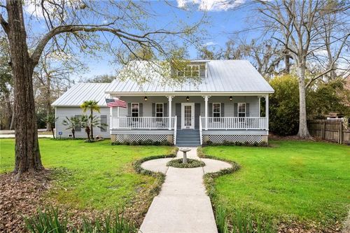300 Fountain St, Mandeville, LA, 70448-4522 | Card Image