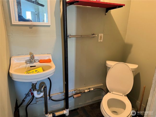 Garage 1/2 Bath | Image 22