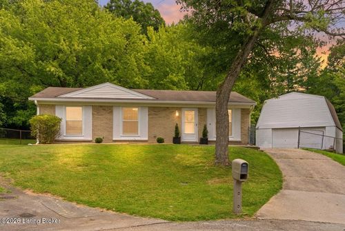 8213 Candelabrum Pl, Louisville, KY, 40214-5673 | Card Image