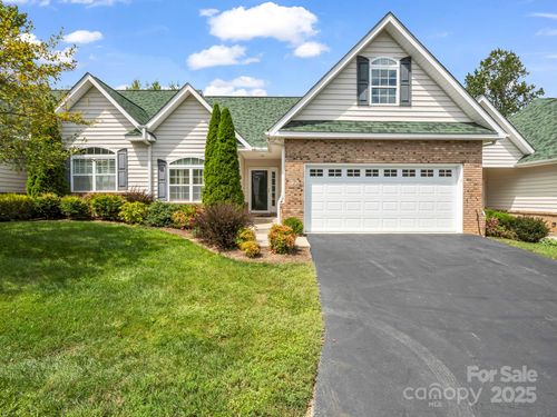 89 Victoria Park Dr, Hendersonville, NC, 28792-6210 | Card Image